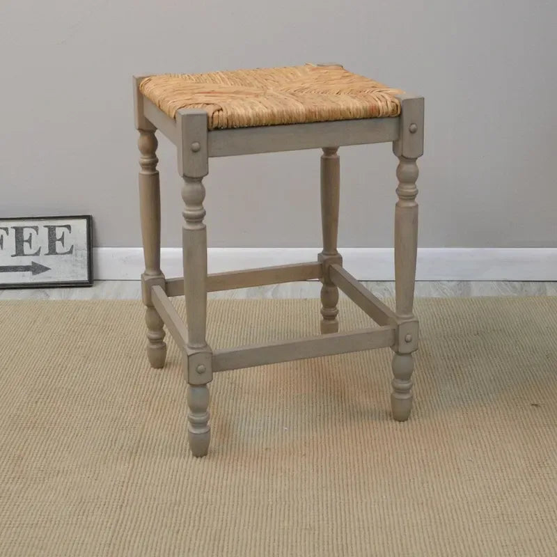 Tabouret à assise en paille tressée