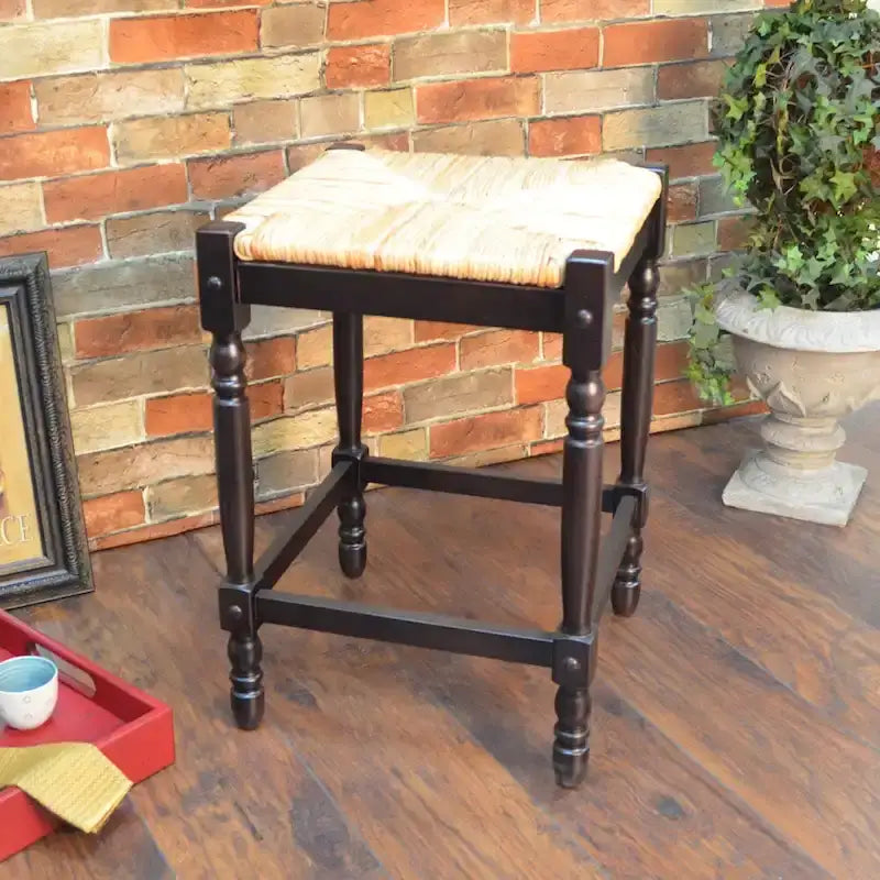 Tabouret à assise en paille tressée