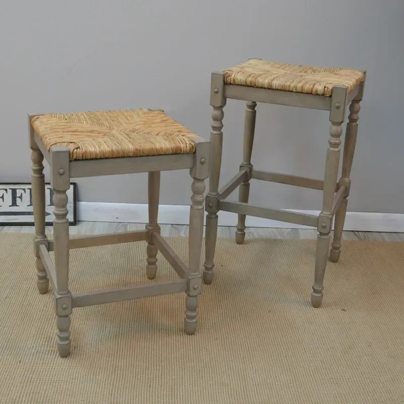 Tabouret à assise en paille tressée
