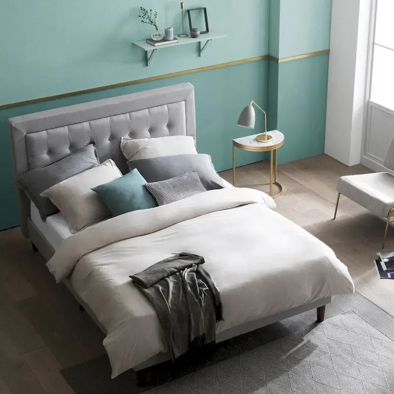 Lit plateforme haut de gamme capitonné beige en tissu gris sable